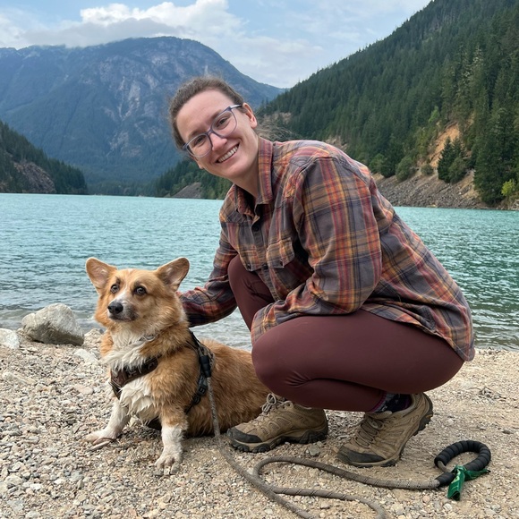 Meet your Posher, Liz ✨ Welcome to my closet! - Picture 2 of 2